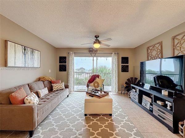 17000 NW 67th Ave, Unit 423, Hialeah, FL 33015