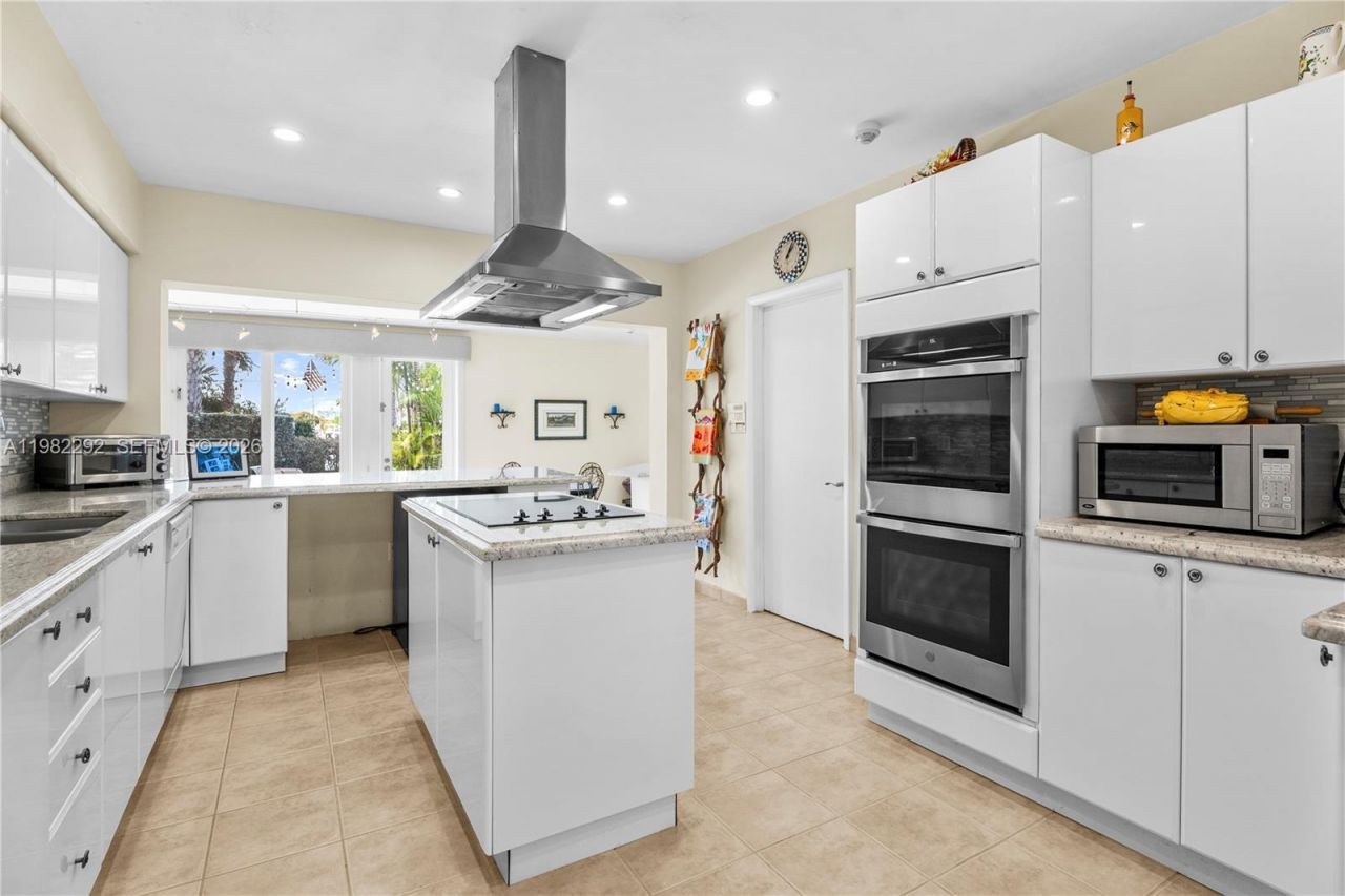 13000 Arch Creek Ter, North Miami, FL 33181 Photo