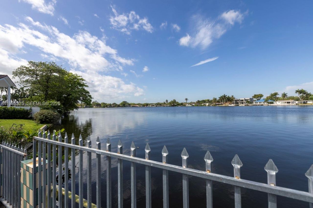 21330 NE 25th Ct, Miami, FL 33180 Photo