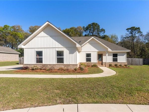 9960 Desiree Court N, Theodore, AL 36582