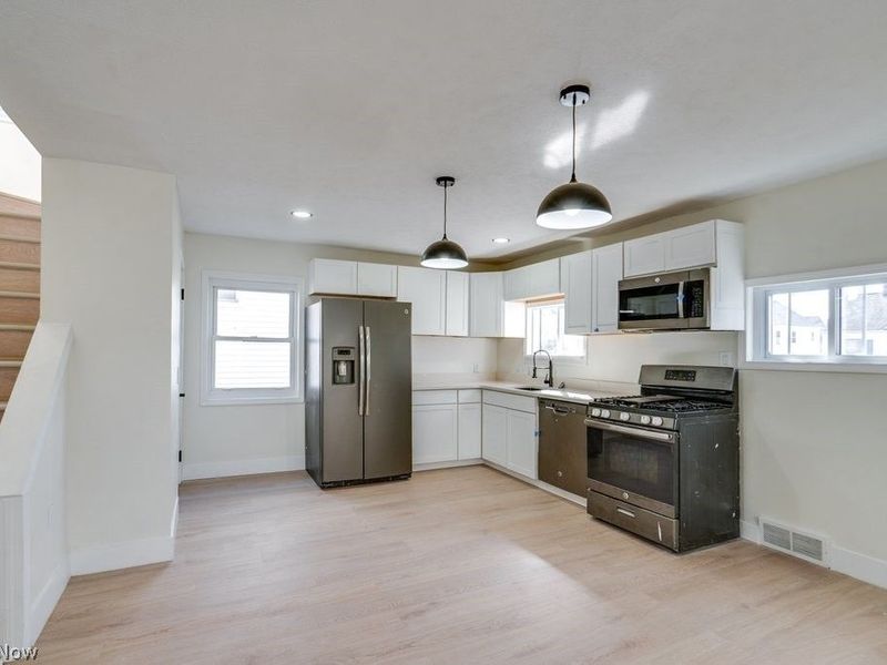 4455 W 56th Street, Cleveland, OH 44144 Photo 9