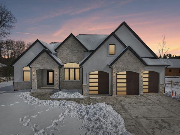 320 Oakbrook Drive, Wisconsin Dells, WI 53965