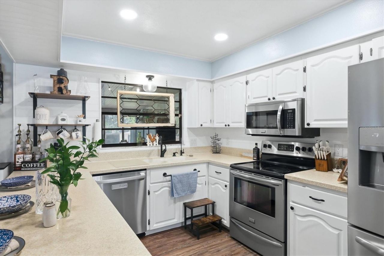 9811 28th Avenue E, Palmetto, FL 34221 Photo