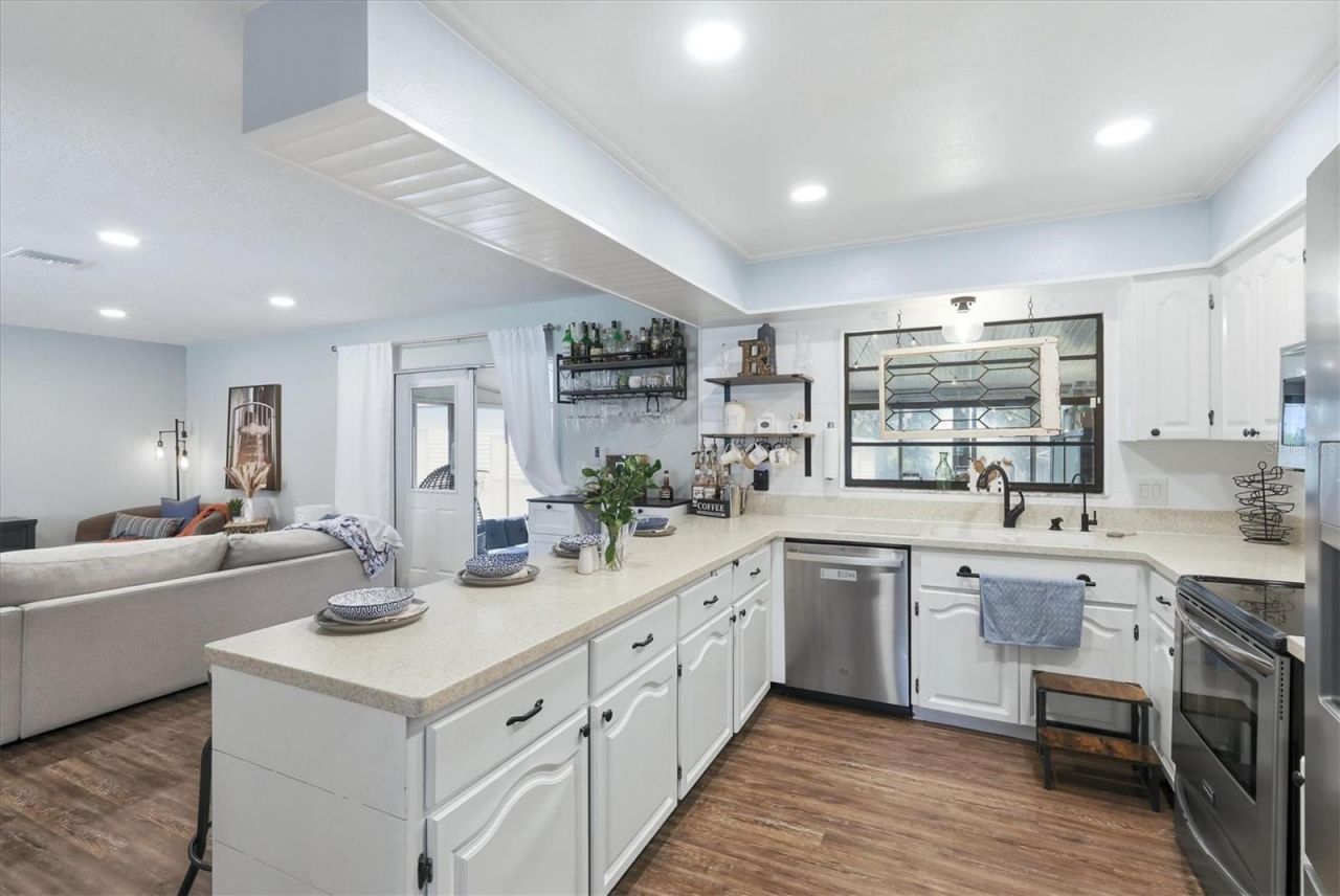 9811 28th Avenue E, Palmetto, FL 34221 Photo