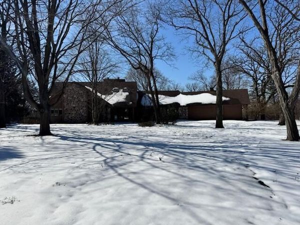 S37W32055 Kamps COURT, Waukesha, WI 53189