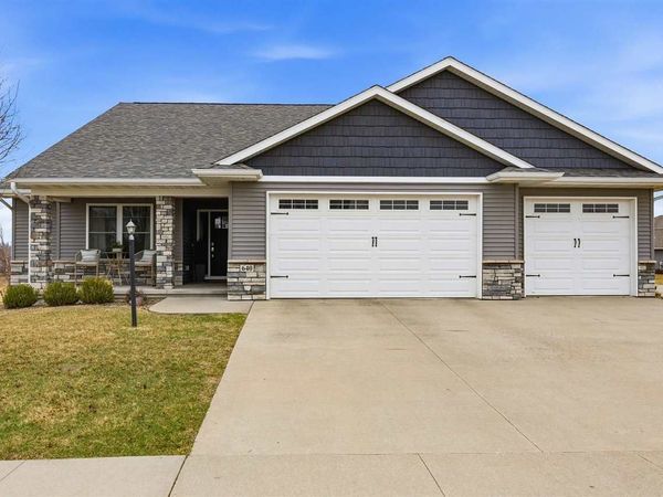 640 Hemingway Dr, North Liberty, IA 52317