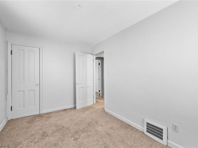 942 E 236th Street, Euclid, OH 44123 Photo 11