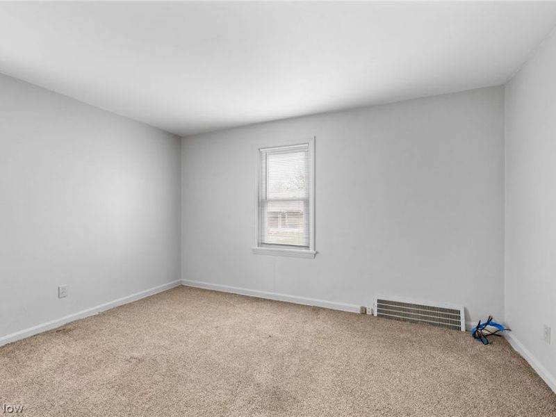 942 E 236th Street, Euclid, OH 44123 Photo 12