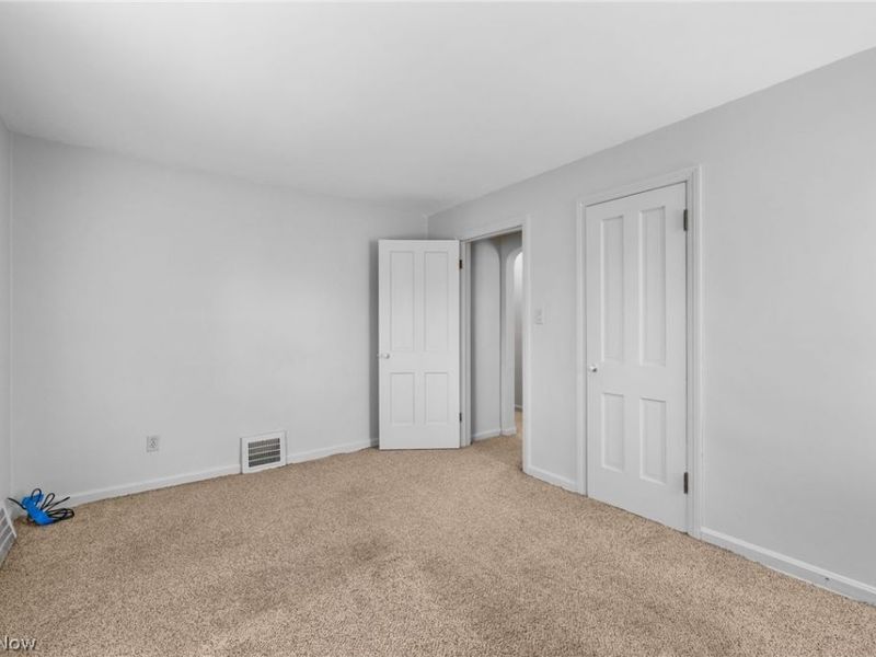 942 E 236th Street, Euclid, OH 44123 Photo 13