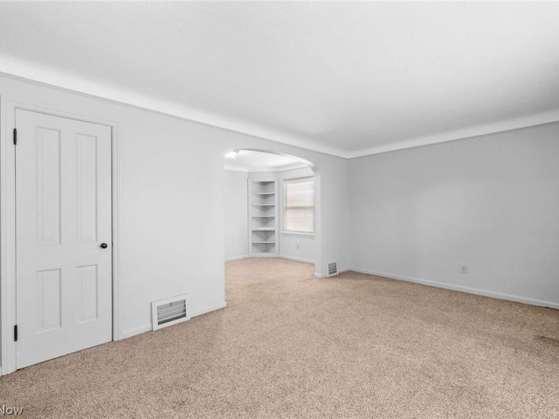 942 E 236th Street, Euclid, OH 44123 Photo 4