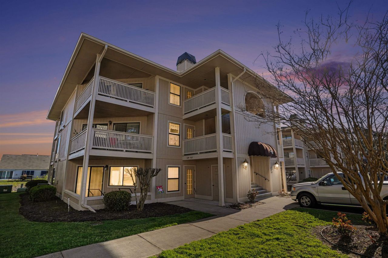 4242 Pinehurst Circle Photo 30