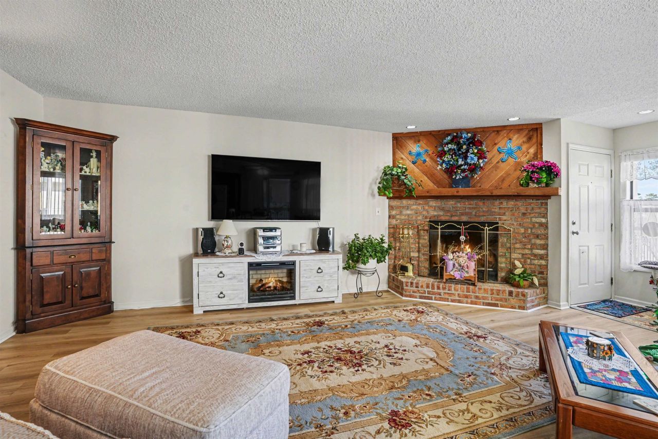 4242 Pinehurst Circle Photo 5