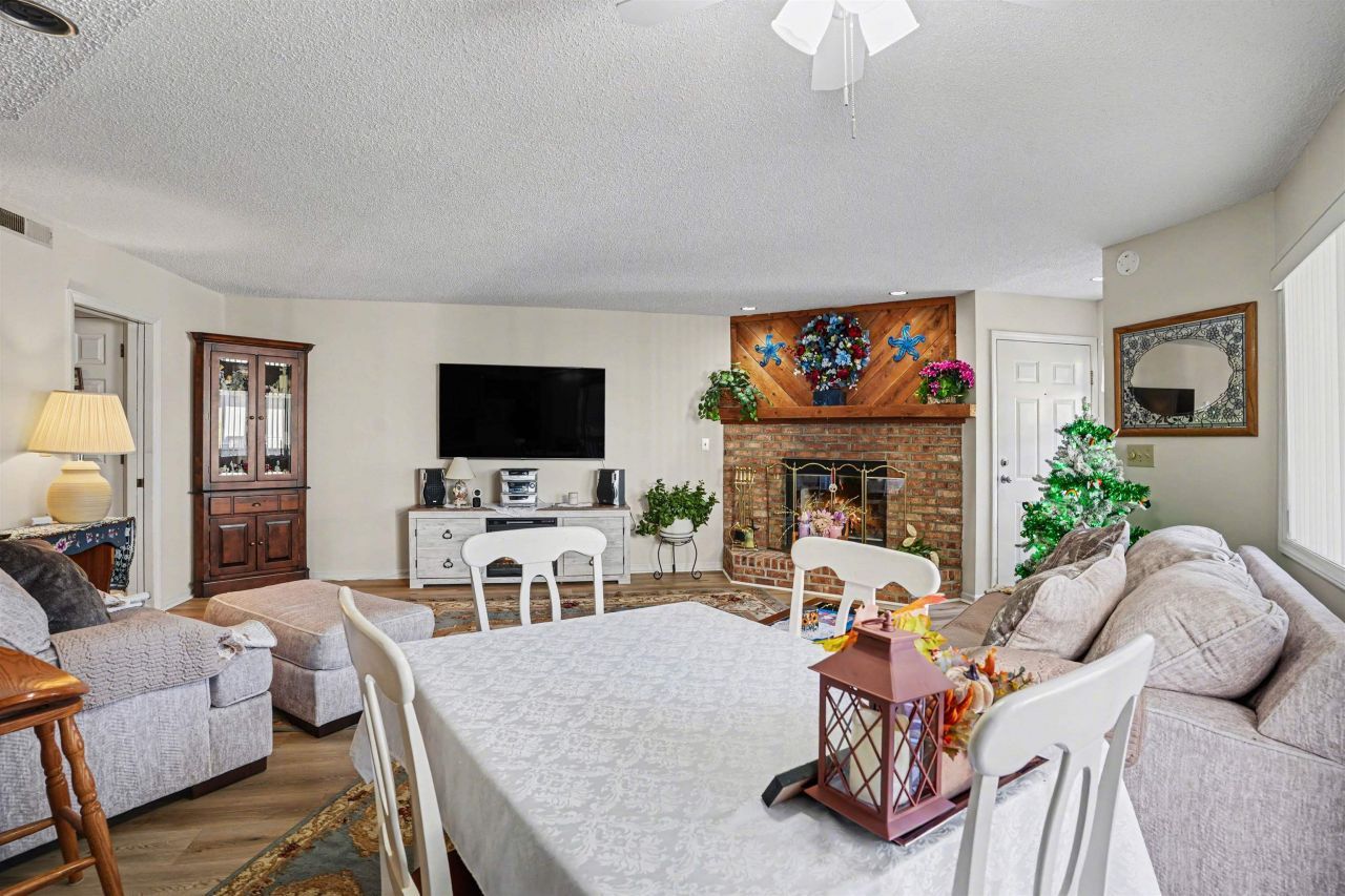 4242 Pinehurst Circle Photo 6