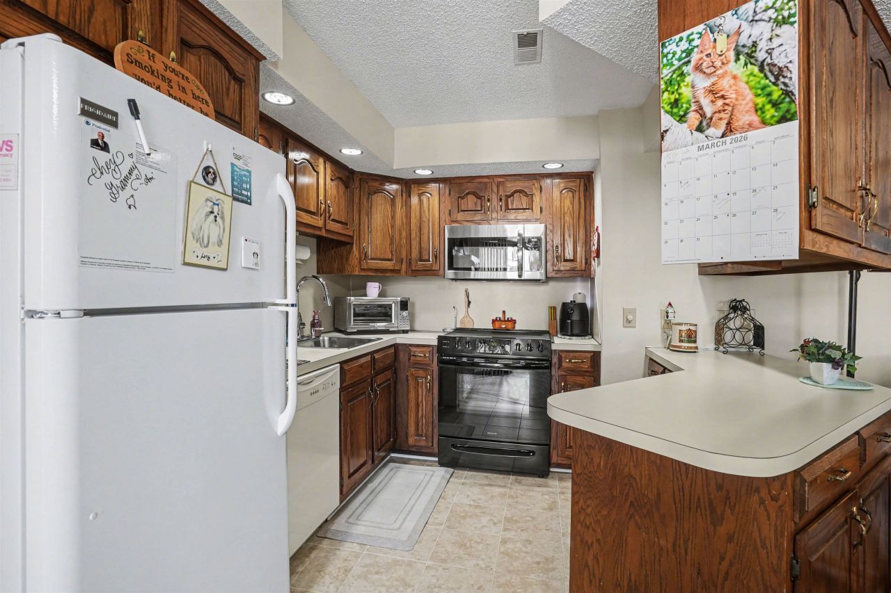 4242 Pinehurst Circle Photo 8