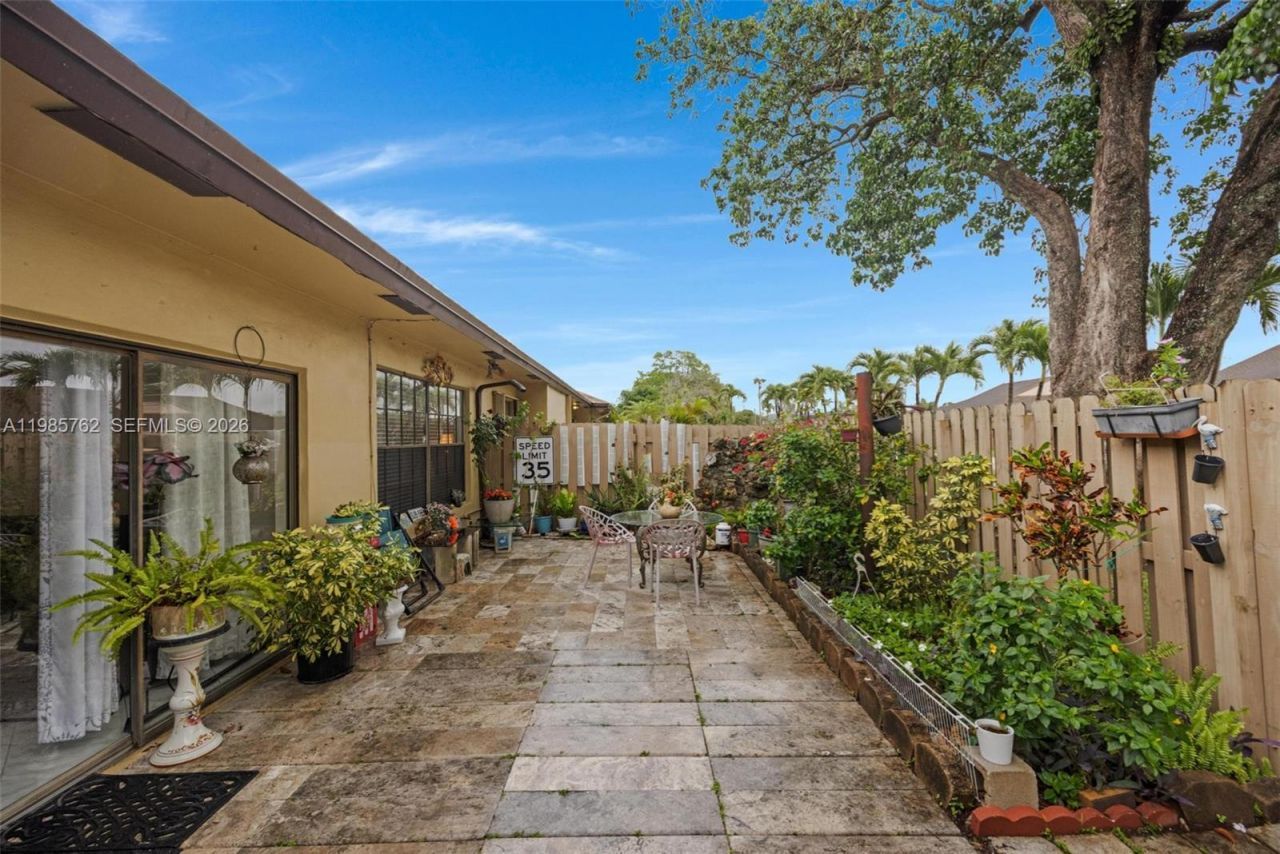 7506 SW 26th Ct , Unit 10, Davie, FL 33314 Photo