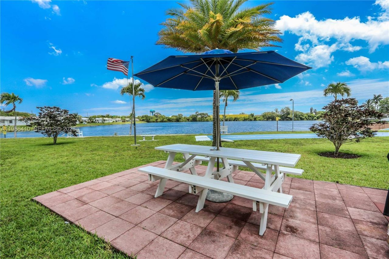 2223 Park Ln , Unit 306, Hollywood, FL 33021 Photo