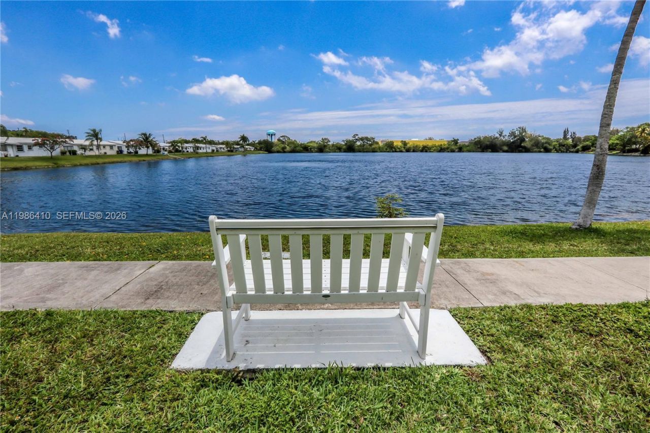 2223 Park Ln , Unit 306, Hollywood, FL 33021 Photo