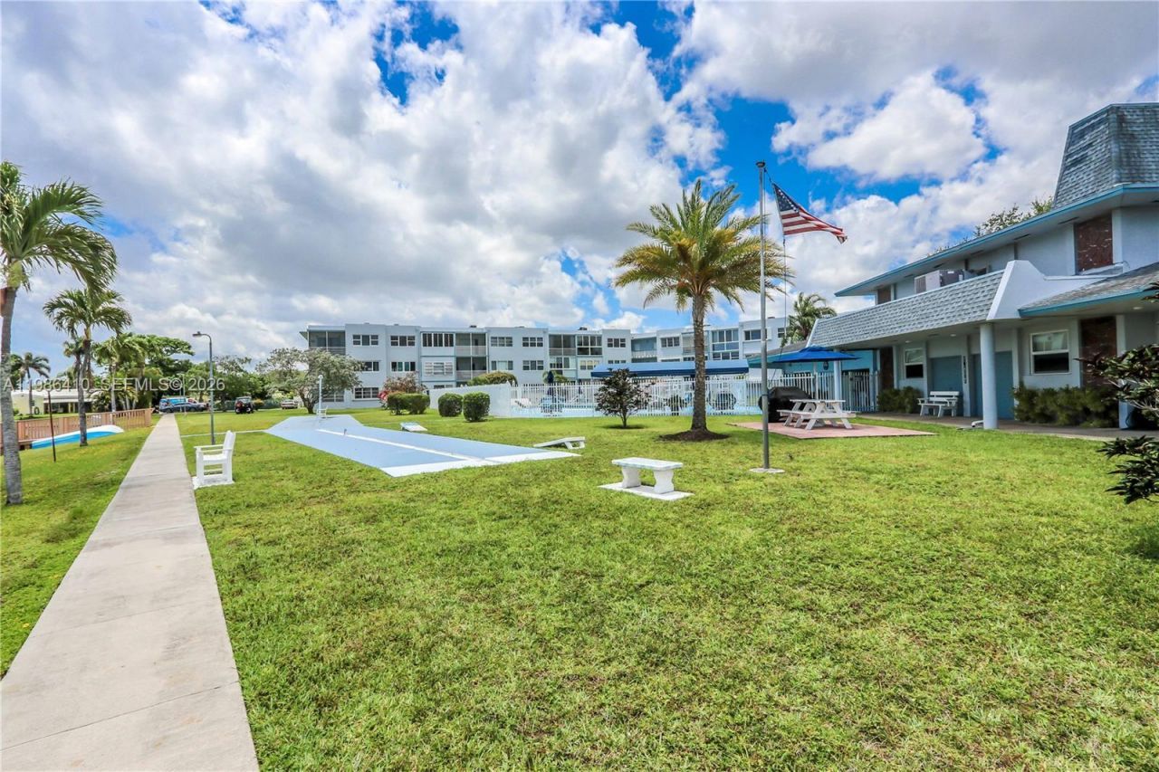 2223 Park Ln , Unit 306, Hollywood, FL 33021 Photo