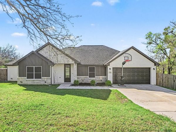 7729 Ella Young Drive, Fort Worth, TX 76135