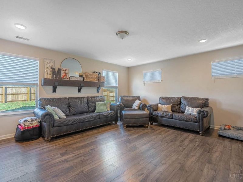 1512 Knightsbridge Court, Carlisle, OH 45005 Photo 2