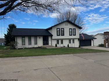 12 Cedarwood Drive, Morgantown, WV 26505