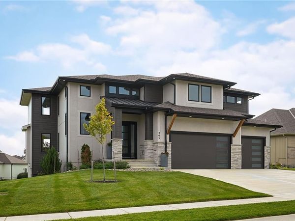 205 NW Lovins Drive, Lee's Summit, MO 64081