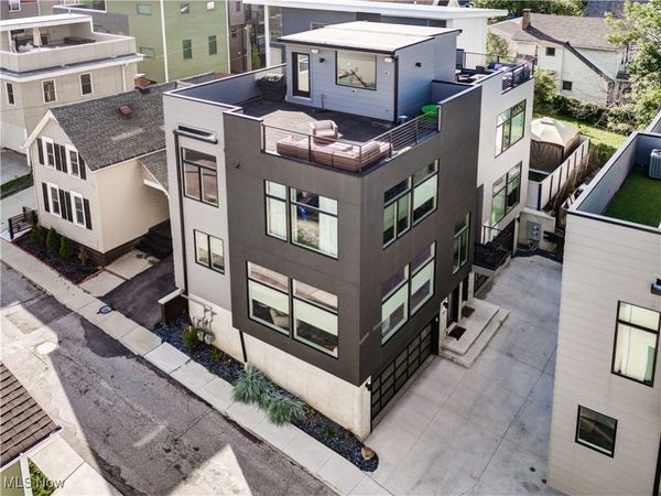 706 University Court , Cleveland, OH 44113