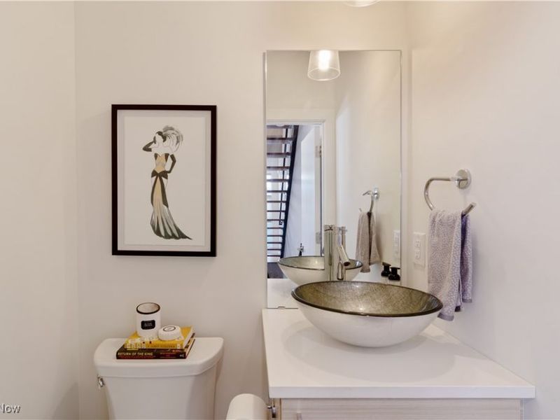 706 University Court , Cleveland, OH 44113 Photo 14