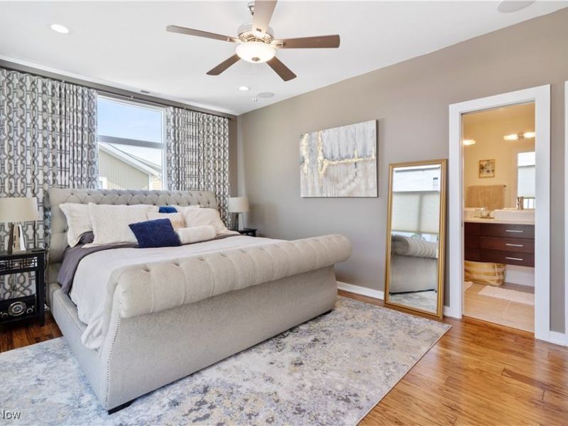 706 University Court , Cleveland, OH 44113 Photo 16