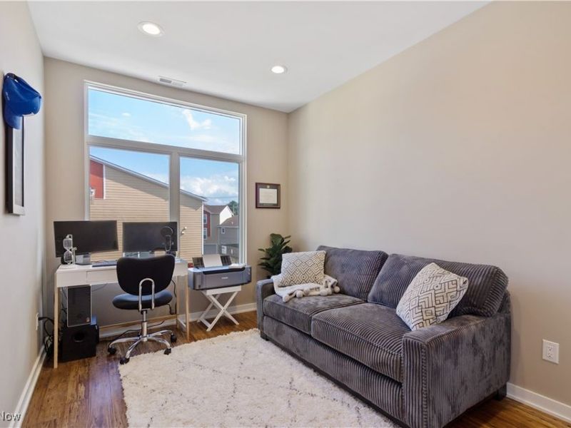 706 University Court , Cleveland, OH 44113 Photo 20