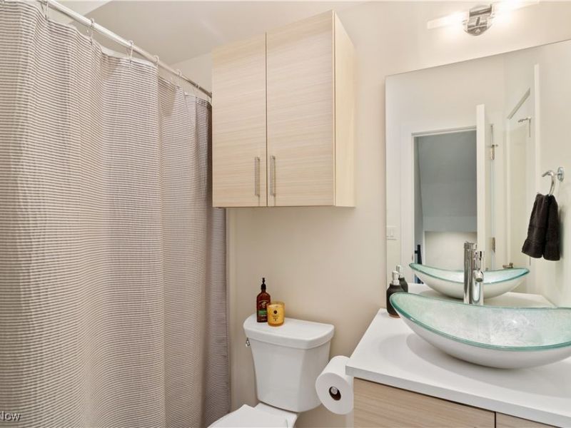 706 University Court , Cleveland, OH 44113 Photo 21