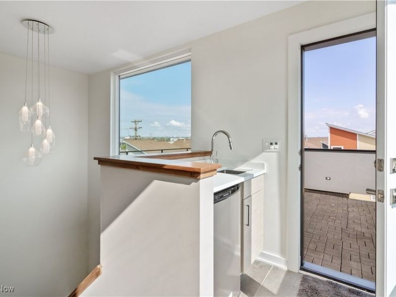 706 University Court , Cleveland, OH 44113 Photo 23