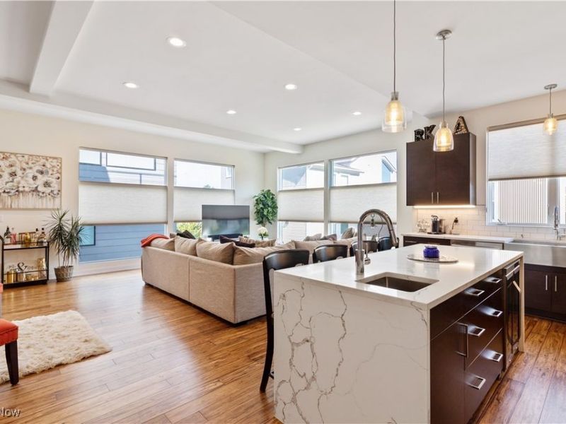 706 University Court , Cleveland, OH 44113 Photo 3