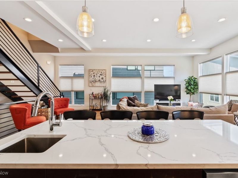 706 University Court , Cleveland, OH 44113 Photo 4