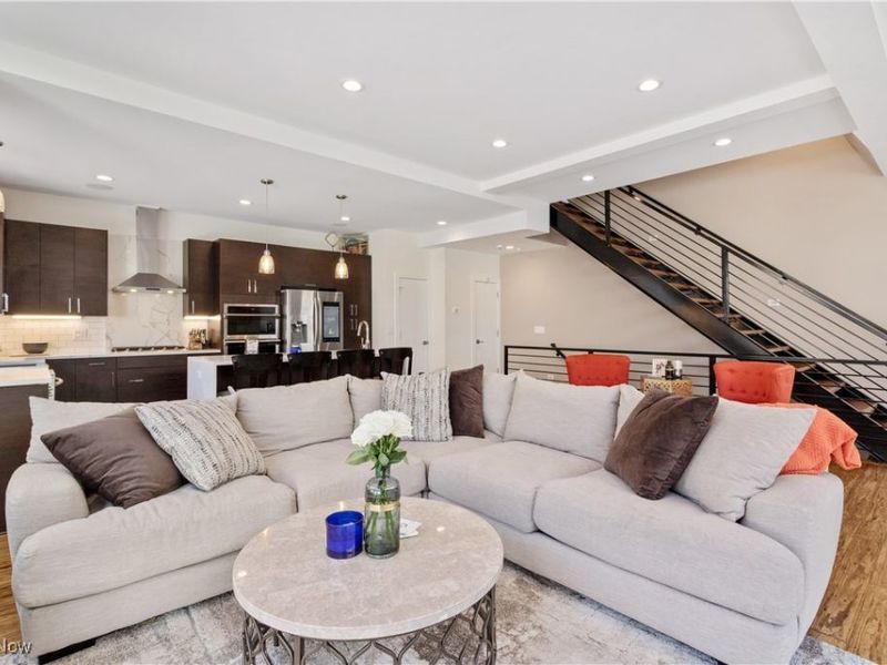 706 University Court , Cleveland, OH 44113 Photo 6