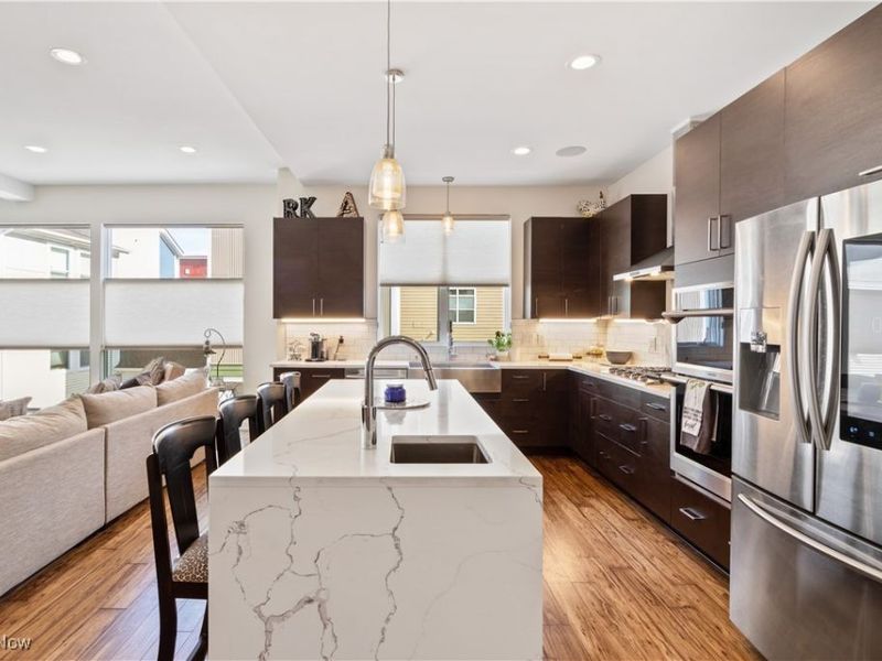 706 University Court , Cleveland, OH 44113 Photo 7