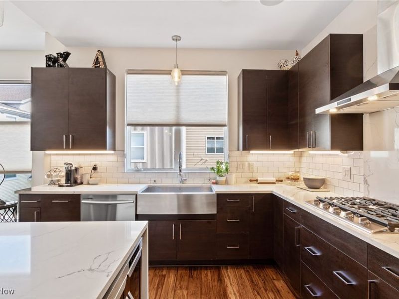 706 University Court , Cleveland, OH 44113 Photo 9