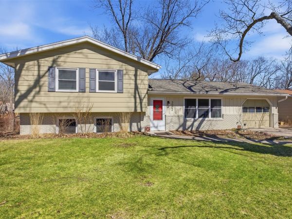 3002 Brookside Drive , Iowa City, IA 52245