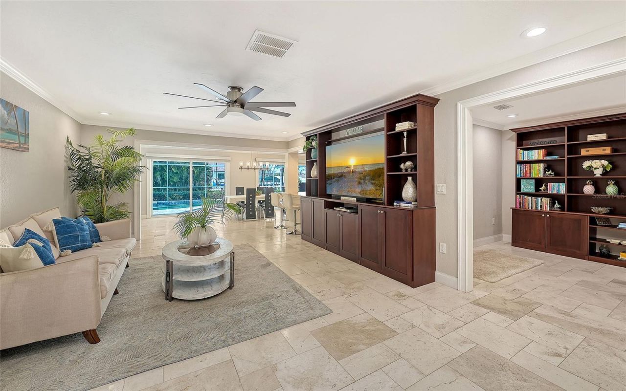 121 Holly Avenue, Sarasota, FL 34243 Photo