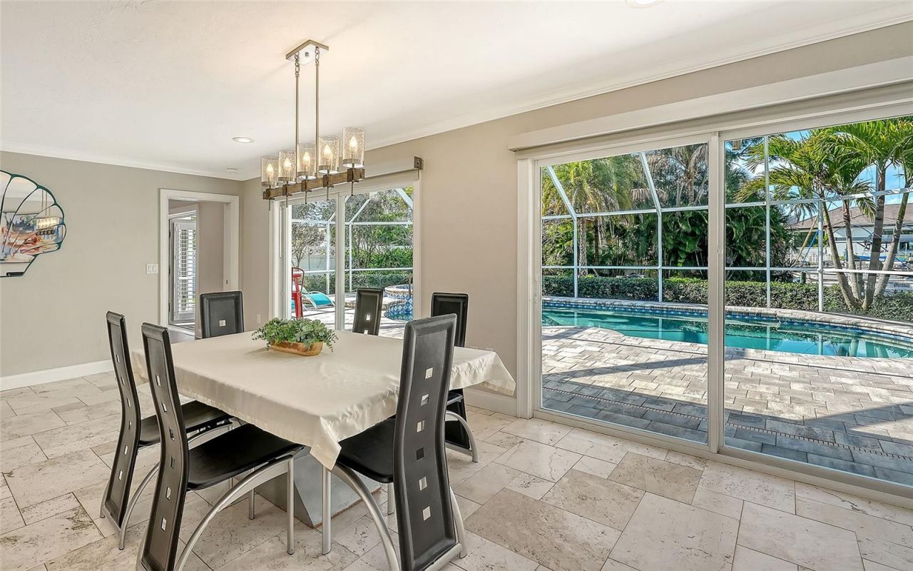 121 Holly Avenue, Sarasota, FL 34243 Photo