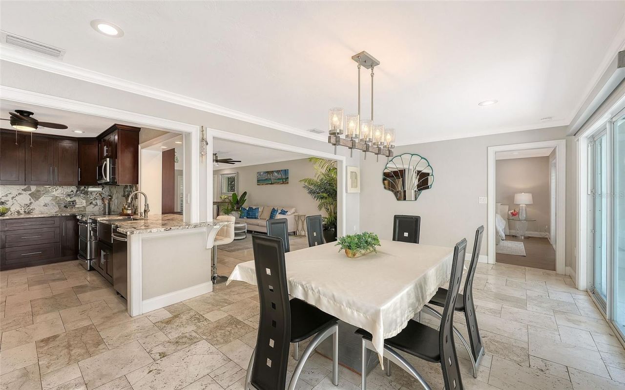 121 Holly Avenue, Sarasota, FL 34243 Photo