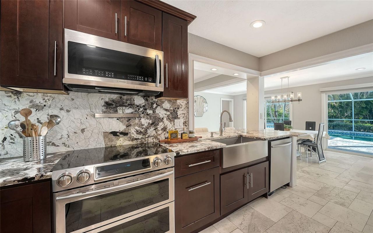 121 Holly Avenue, Sarasota, FL 34243 Photo