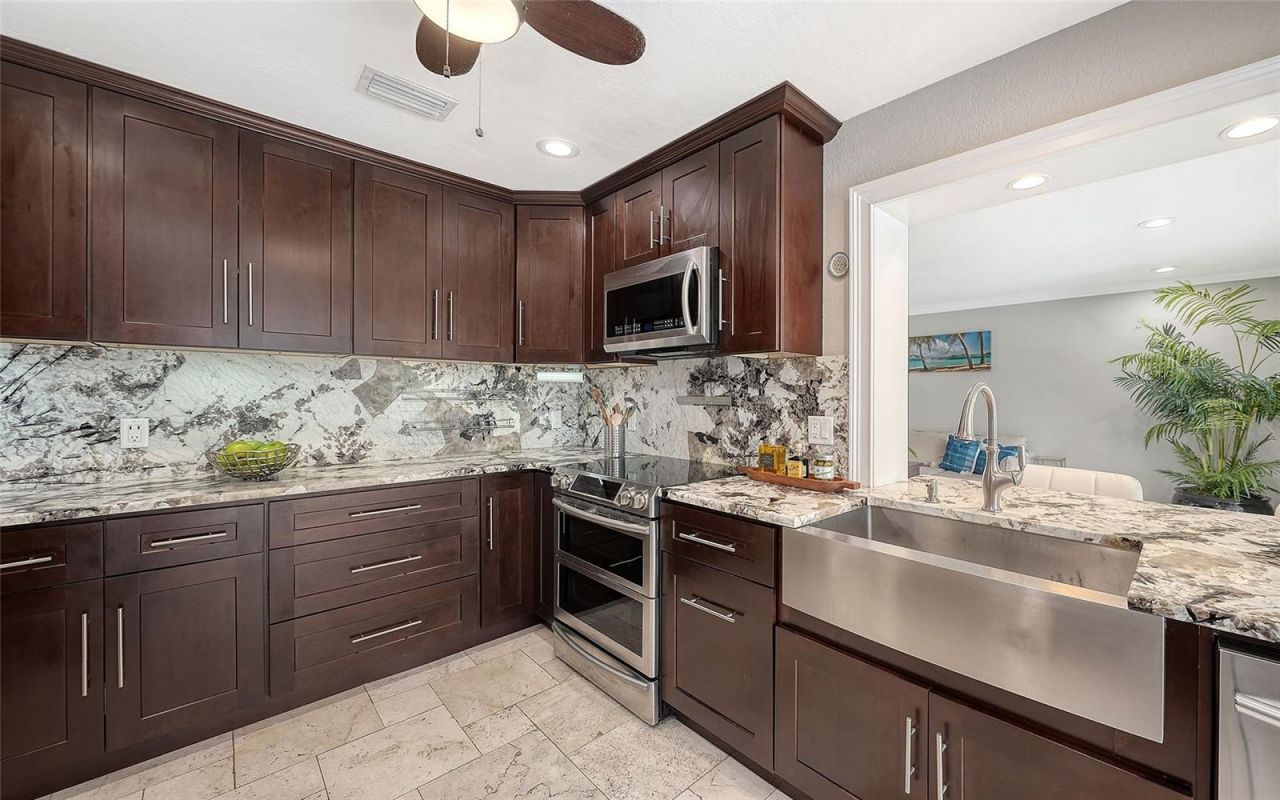 121 Holly Avenue, Sarasota, FL 34243 Photo