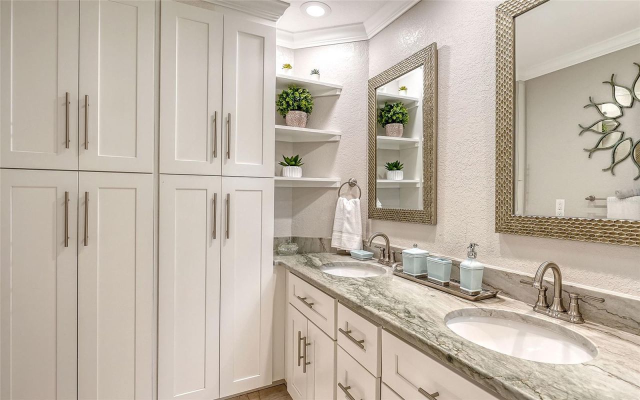 121 Holly Avenue, Sarasota, FL 34243 Photo