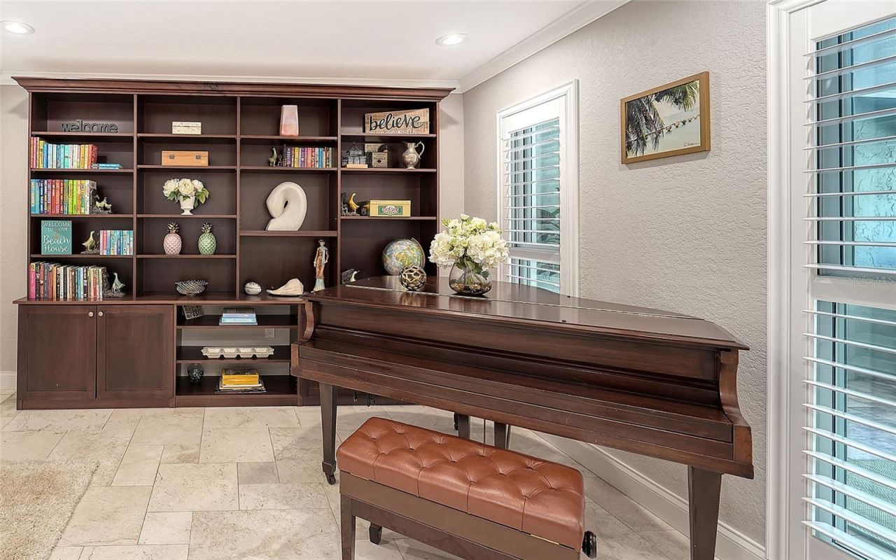 121 Holly Avenue, Sarasota, FL 34243 Photo