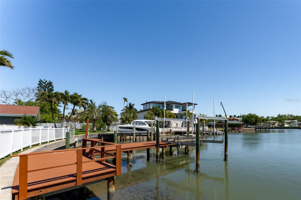 405 Buttonwood Lane, Largo, FL 33770 Photo