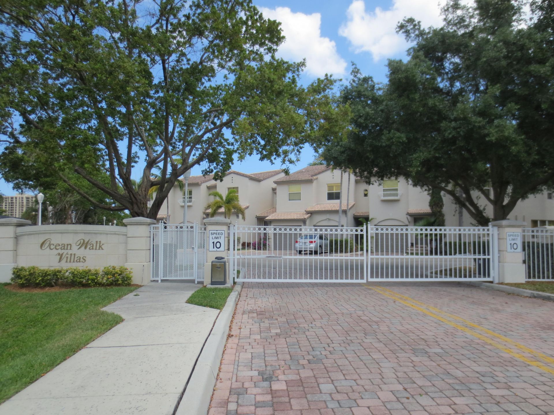 1900 Oceanwalk Lane, Unit 104, Lauderdale by the Sea, FL 33062 Photo