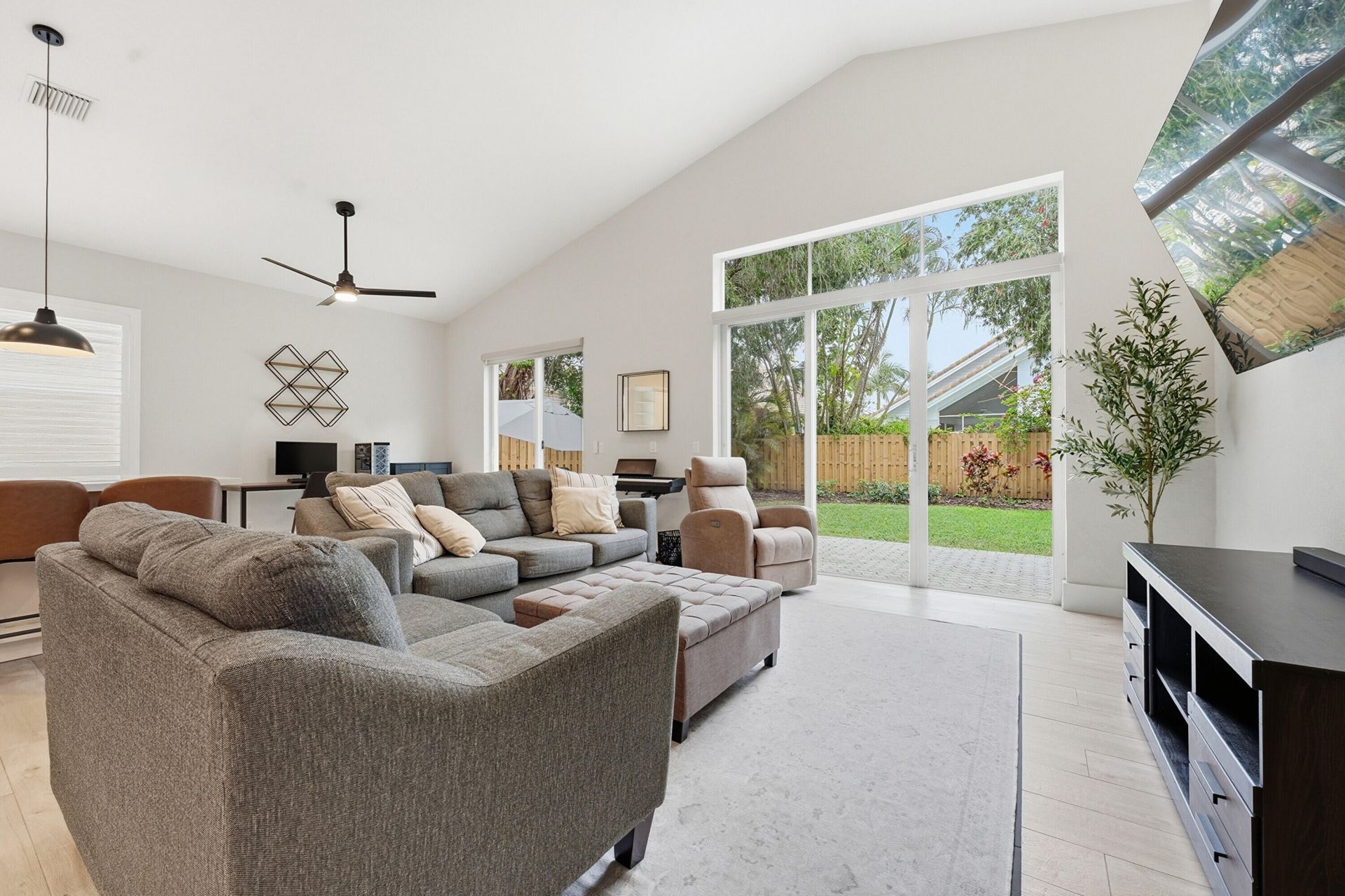 8321 Bob-o-link Drive, West Palm Beach, FL 33412 Photo