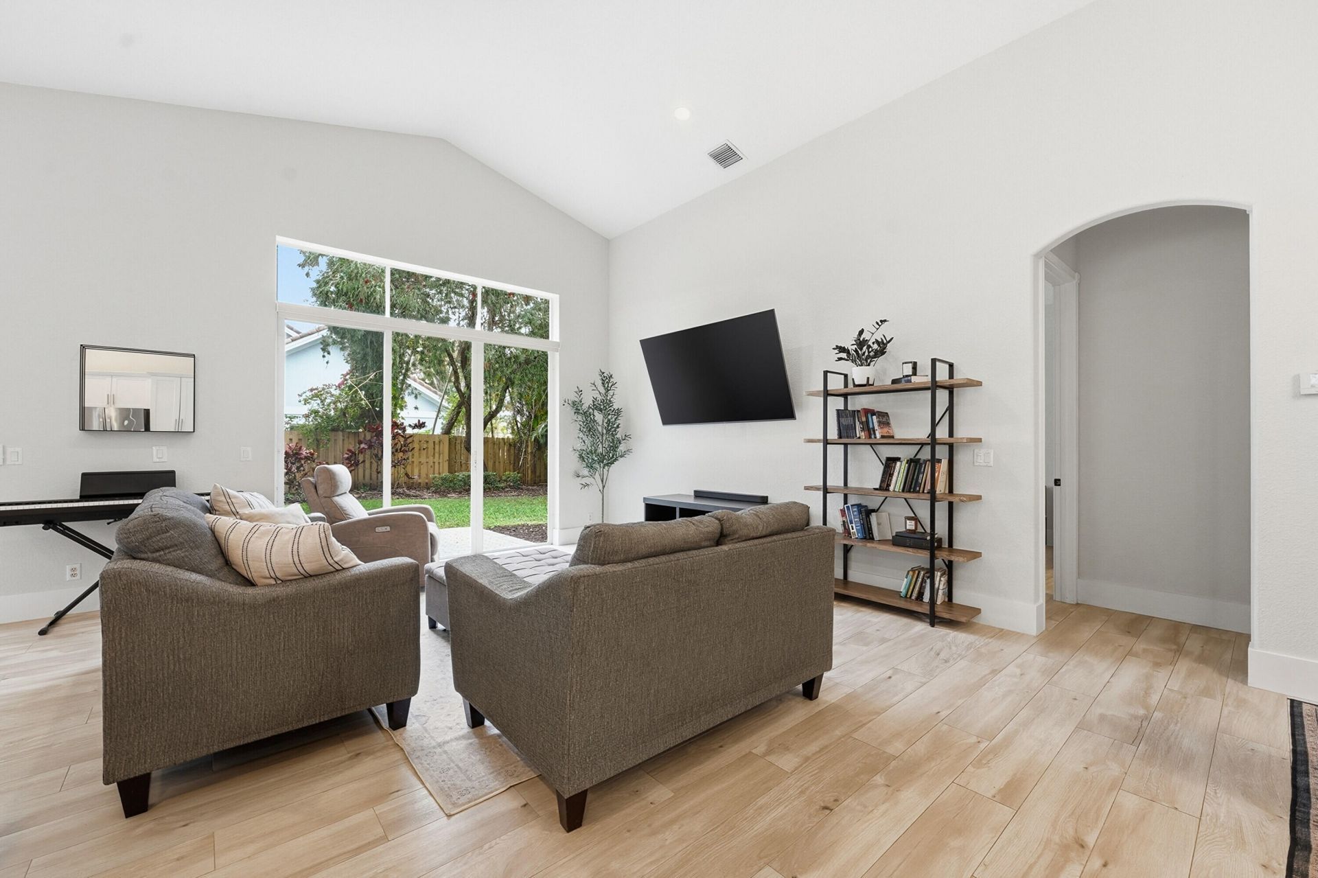 8321 Bob-o-link Drive, West Palm Beach, FL 33412 Photo