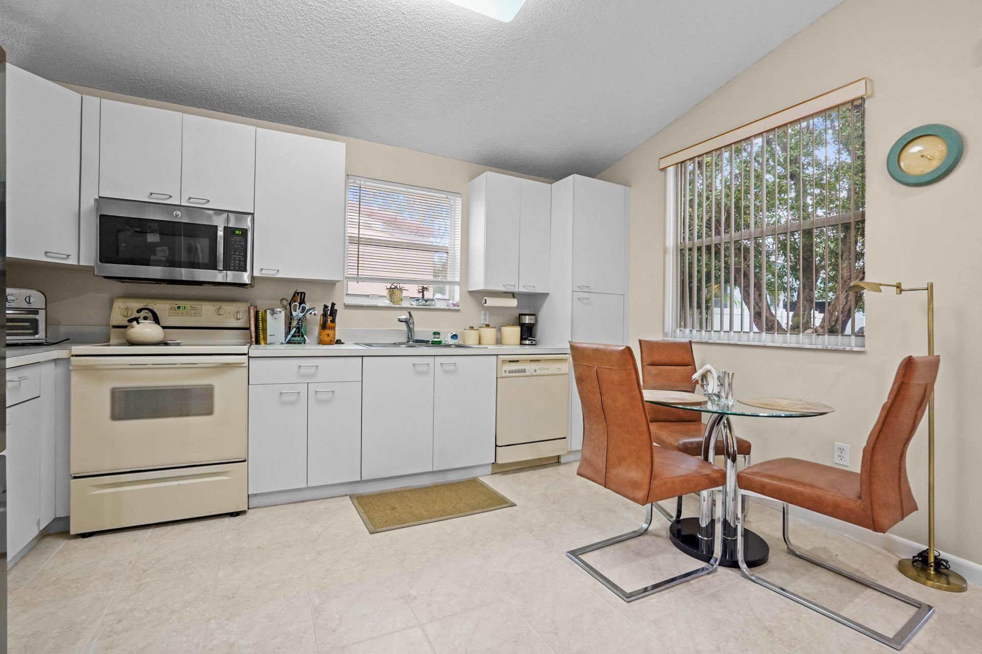 7851 Oak Grove Circle, Lake Worth, FL 33467 Photo